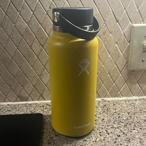 32 oz Wide Mouth Sunflower Yellow Hydro Flask USED